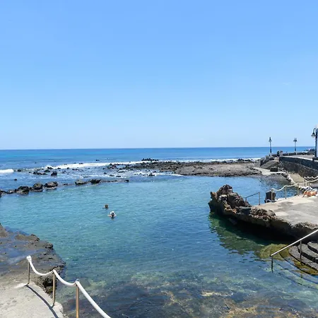 Casa Costa Jameos - con vistas al océano, primera línea premium Appartement *